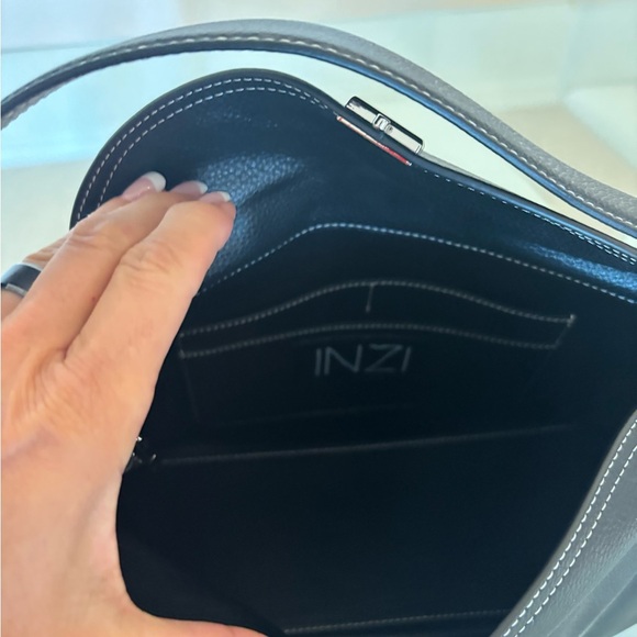 Elegant Black Leather Handbag - Picture 3 of 10